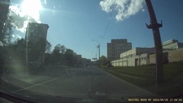 Курьер в центральной полосе