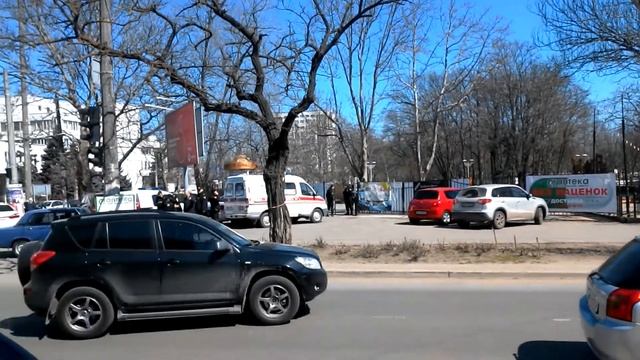 Ищут бомбу в "Клумбе", парк Горького