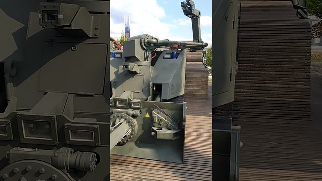 Беспилотная система Уран-14 с манипулятором для решения спецзадач, в условиях ядерного заражения