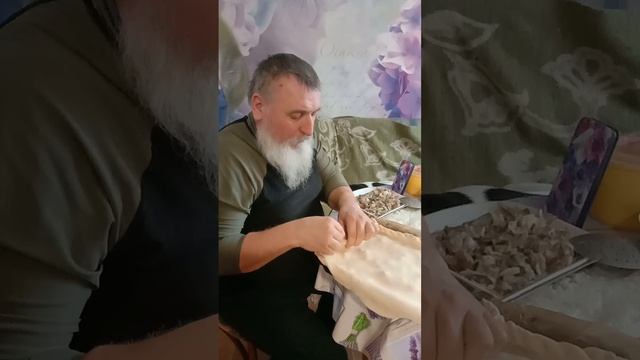 У брата Игоря Владимировича в доме, готовим пирог с рыбы