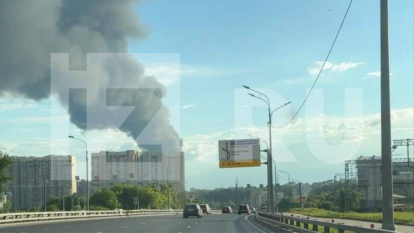 В подмосковном Красногорске произошел крупный пожар на заводе