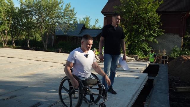 Закончили этап заложения плит, теперь переходим к кладке стен нашего дома 🏡