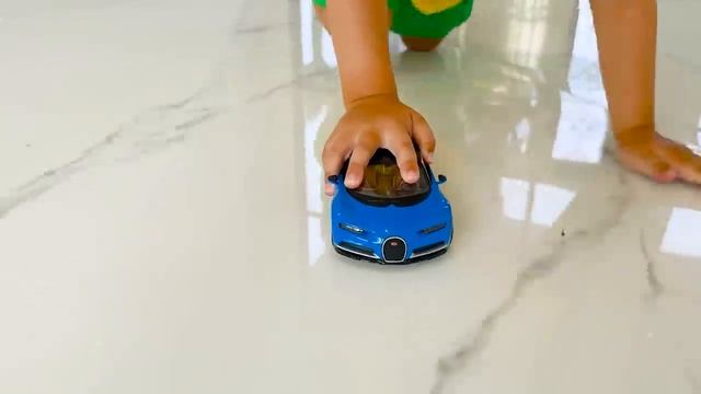 Крис и мама участвуют в Загадочном челлендже