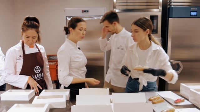 Мастер-класс по эклерам от Полины Егоровой