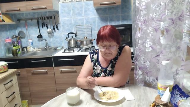 Каша пшеничная с тушёнкой готова