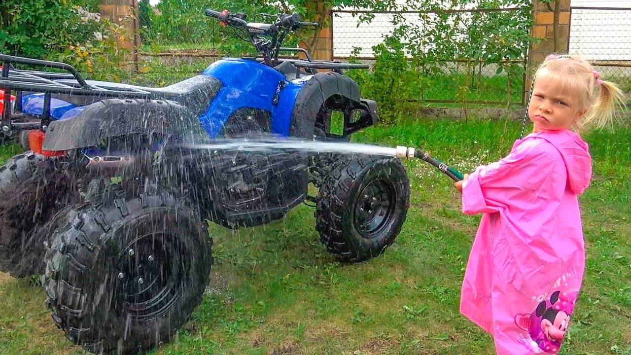 Софунья Шалунья МОЕТ КВАДРОЦИКЛ!