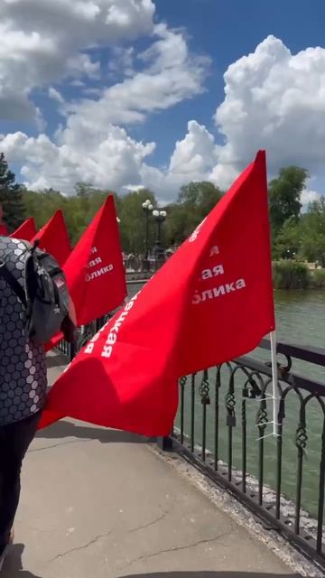 Атмосфера в парке Щербакова☺️☺️☺️

Прогулялись сегодня?
