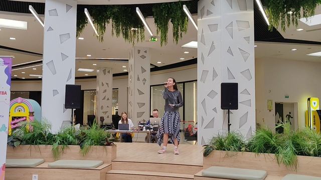 Внеорбитные поёт Надирова Алиса ТРЦ Весна концерт Сила искусства