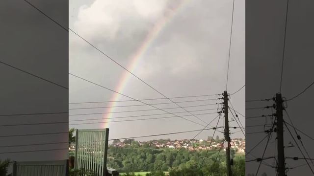 ⚡️ Редкое видео попадания молнии в радугу попало на видео в Британии