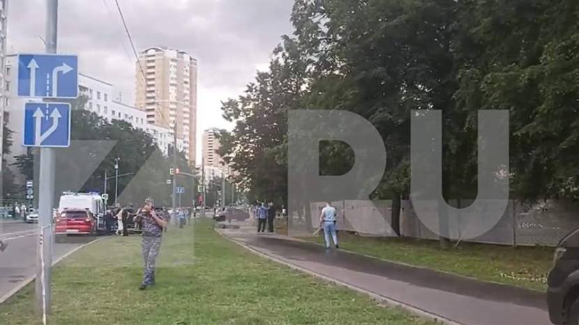 Юноша зарезал девушку из ревности около жилого дома в Москве