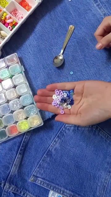 Как заделать красивый браслет на руку 💍