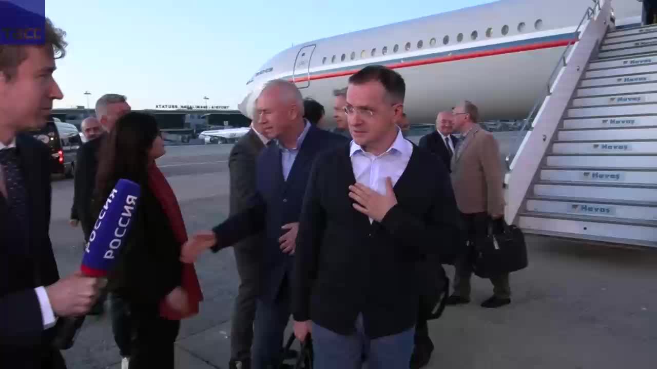 Российская делегации прибывает в Стамбул