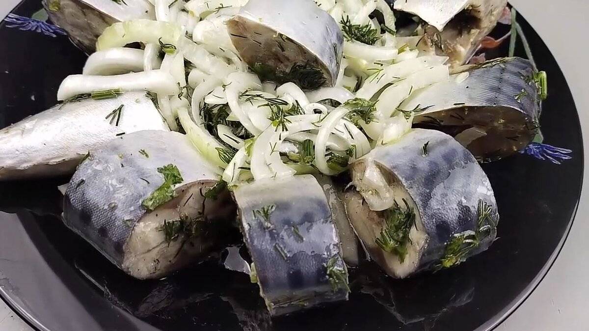 Скумбрия маринованная.