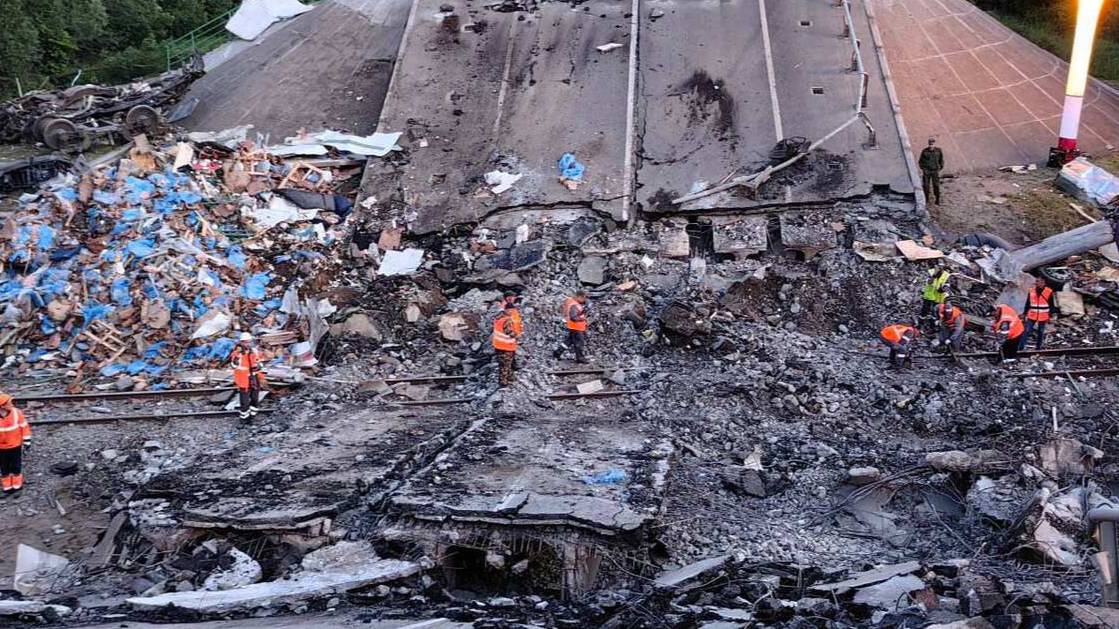 Расчищены ж/д пути в Брянской области на месте обрушения моста