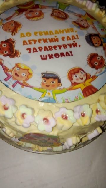Сливочный торт на выпускной в детский сад