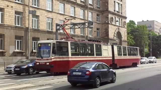 Необычно наблюдать 61-й на Светлановской площади! Пете?