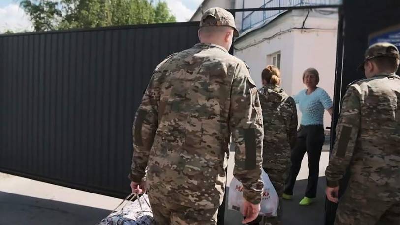 Бойцы группировки «Центр» доставили гуманитарную помощь семейному центру в Луганске