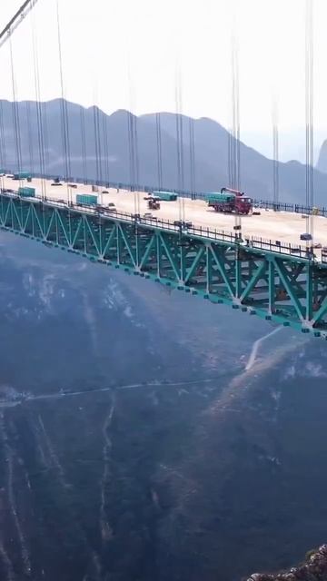 🌉 В Китае заканчивают строительство самого высокого моста мира