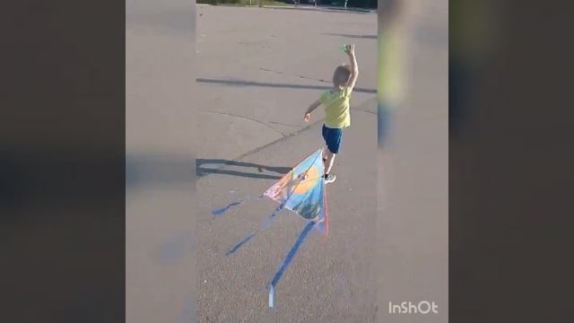Запускаем воздушного змея./we launch a kite