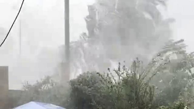 Сильный шквалистый ветер в Ставропольском крае на хуторе Смыково