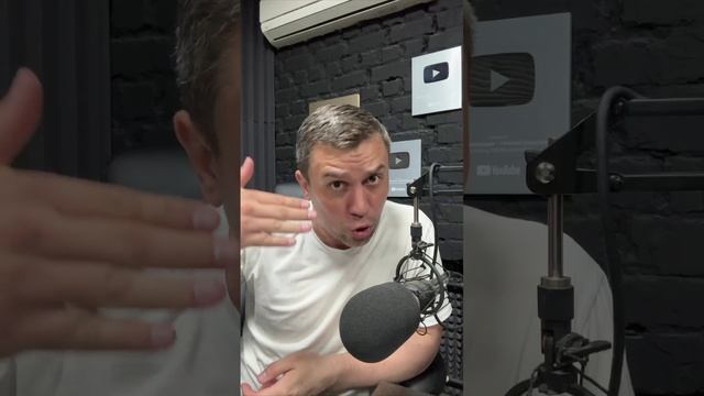 Продал 10000 паспортов мигрантам