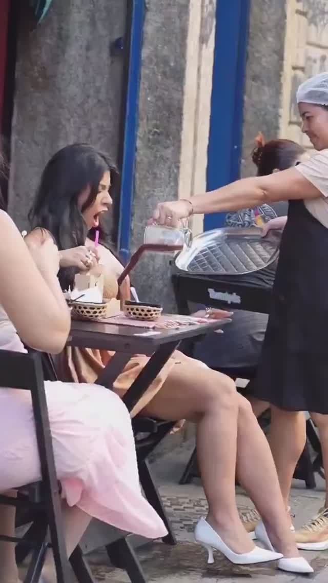 Облили соком новое платье...