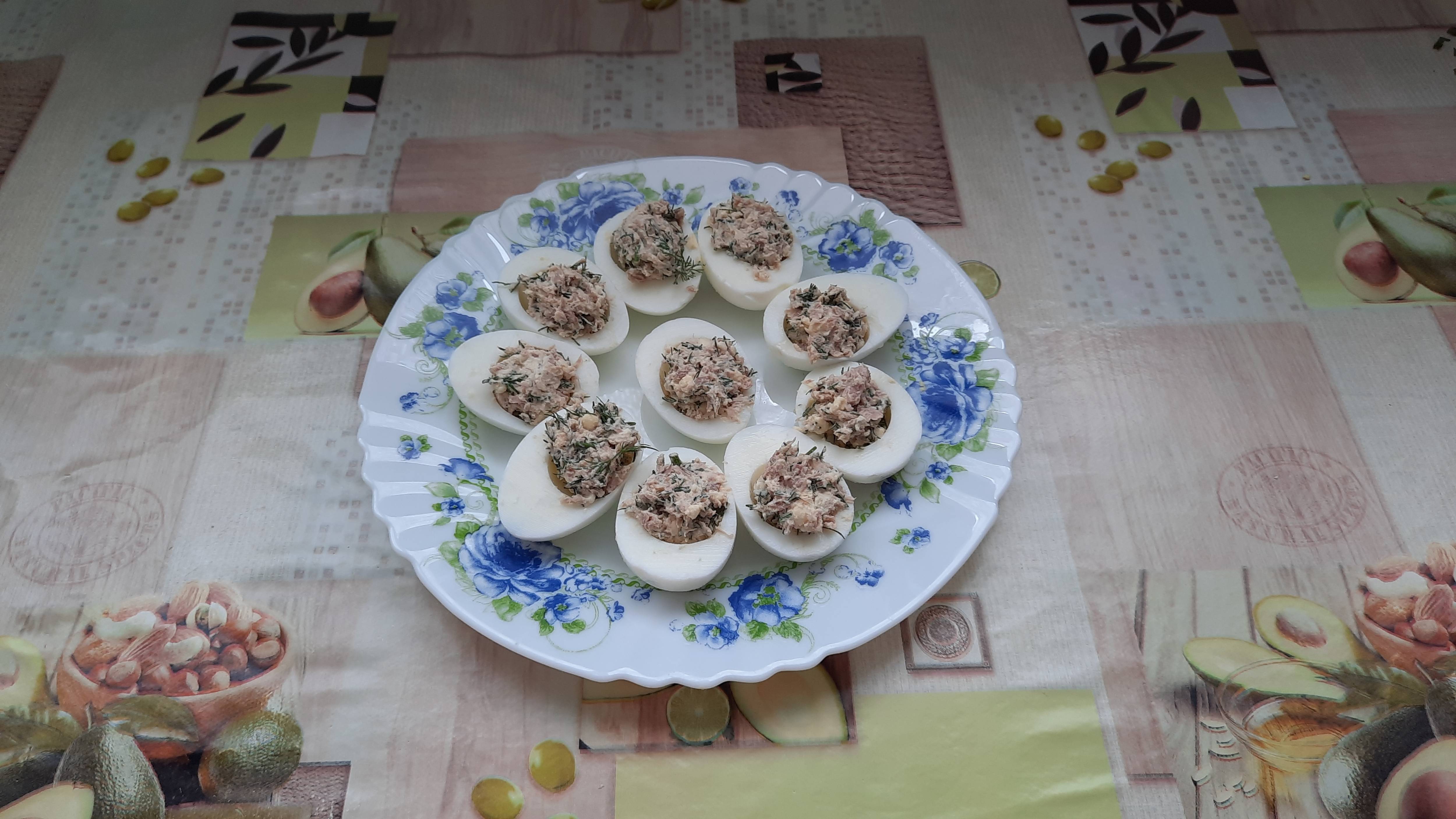 Яйца фаршированные тунцом