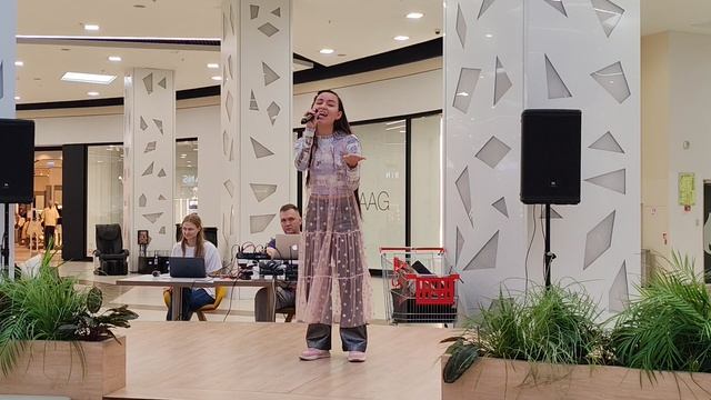 Звёздное лето поёт Надирова Алиса ТРЦ Весна концерт Сила искусства