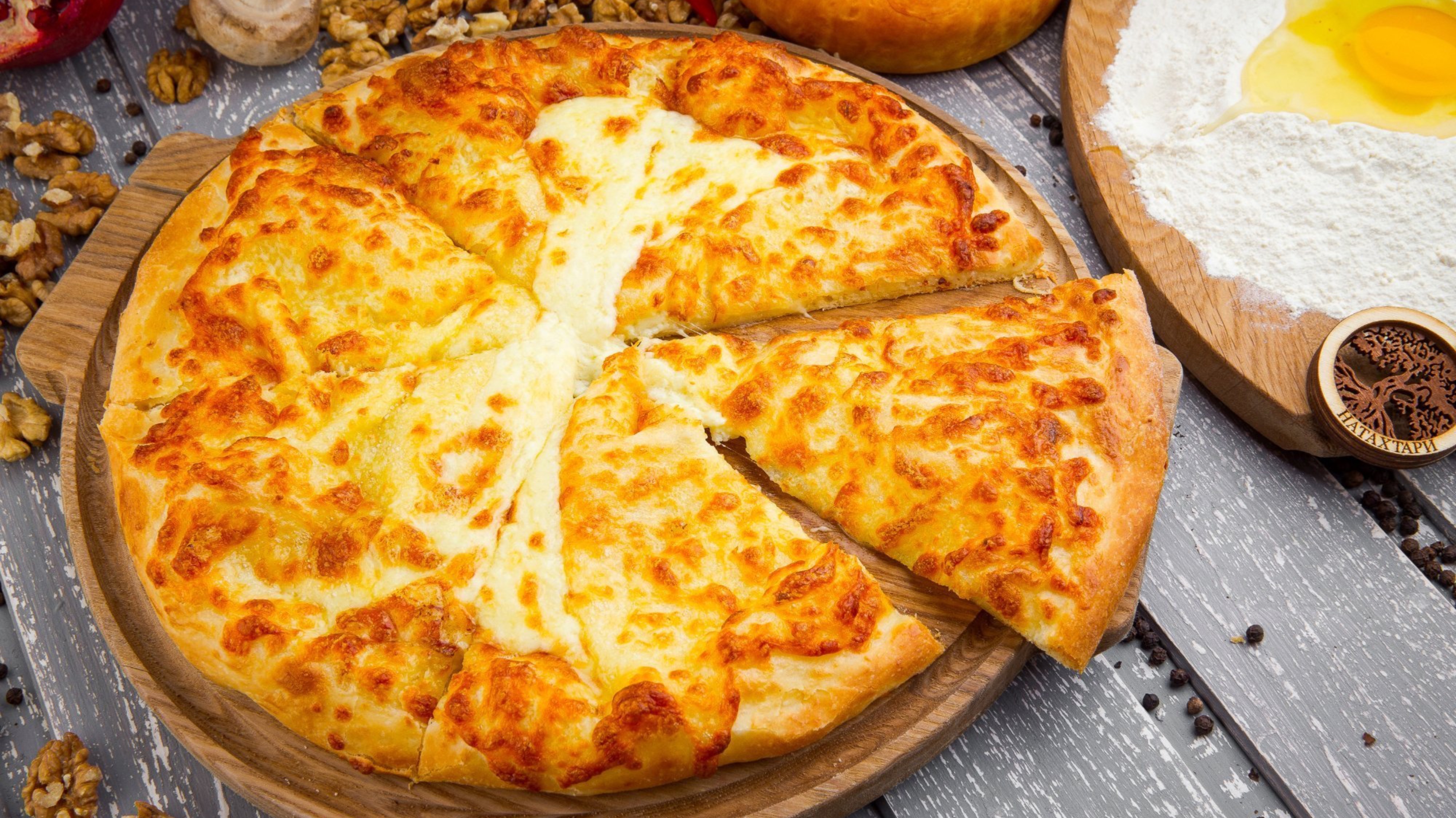 🌟 Хачапури — настоящая грузинская любовь в каждом кусочке! 🧀