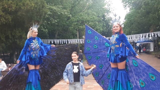 Фотосессия с девушками на ходулях 31.05.2025