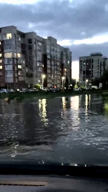 Уровень воды на улице Малиновского в Омске
