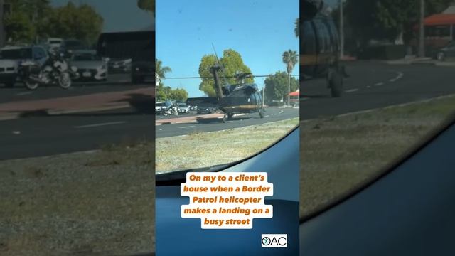 Вертолёт Blackhawk Пограничной службы США совершает посадку на дорогу.