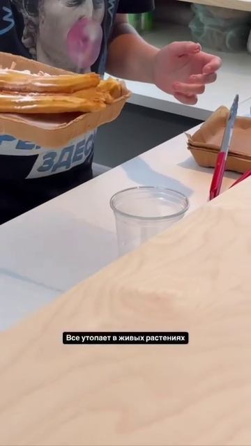 Симпатичное кафе на Болотной.Москва.