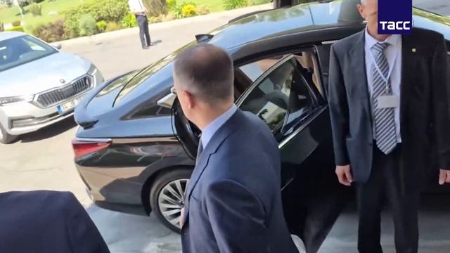 🇷🇺Делегация РФ во главе с Мединским покинула гостиницу в Стамбуле 
⚡️Российская делегация…🔽🔽🔽