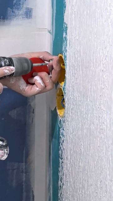 Установка заглушек для подрозетников