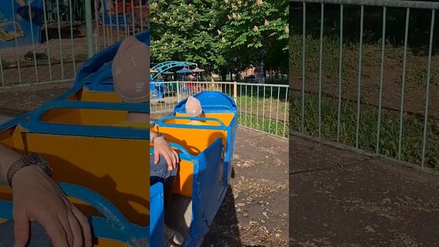 Осваиваем новые аттракционы в парке.