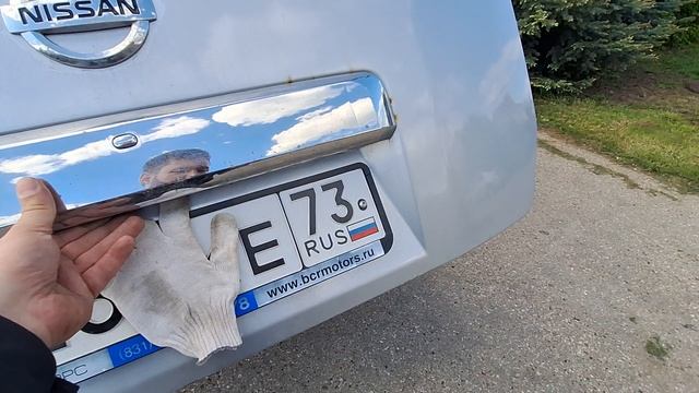 Nissan Pathfinder r51 2007 доводчик замка багажника.