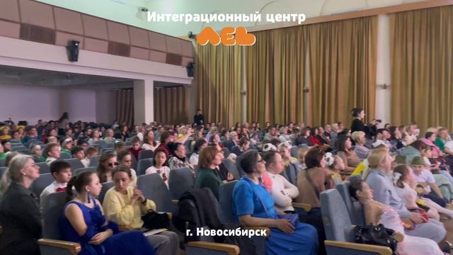 Выступление Интеграционной вокальной группы на фестивале.