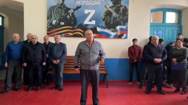 Торжественная линейка посвященная Дню Героев России