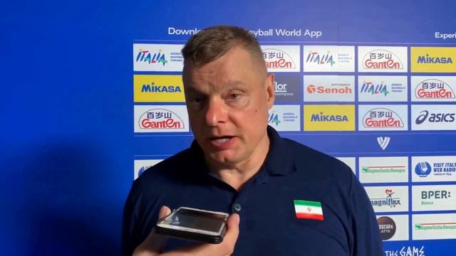 Тренер сборной по волейболу поздравляет!