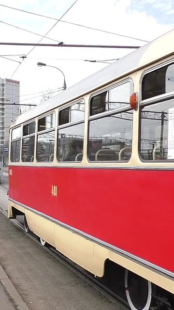 Москва. Трамвайный вагон № 481 модели Tatra T3SU у остановки "Платформа Тульская".