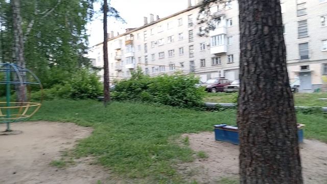 Прогулка во дворе.