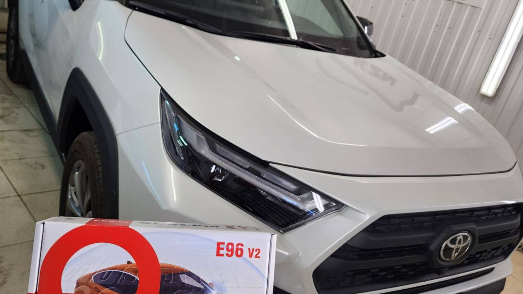 Toyota Rav 4 - установили охранный комплекс StarLine E96 и сделали тонировку стекол