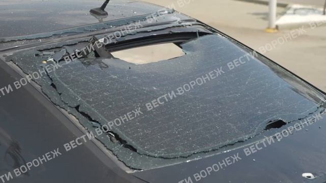 ОБЛОМКИ В ПОСЕЛКЕ: обломки дрона упали в КП «Панорама». Пострадал дом на 10 квартир.