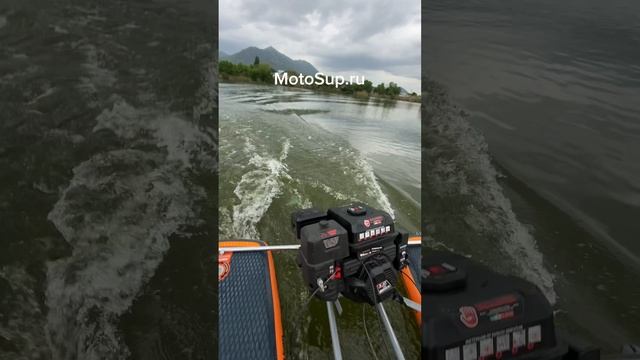 Катамаран с мотором. MotoSup KATER tandem