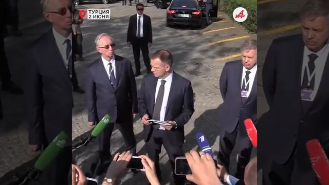 Без рукопожатий: переговоры России и Украины в Стамбуле. Главное