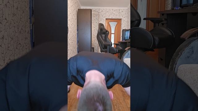 Тренировка. 3 подхода по 50 отжиманий. 150 отжиманий.