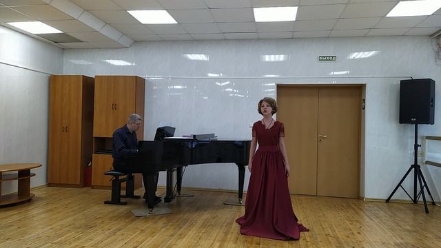 Зачёт по постановке голоса сдаёт Нина Луканова