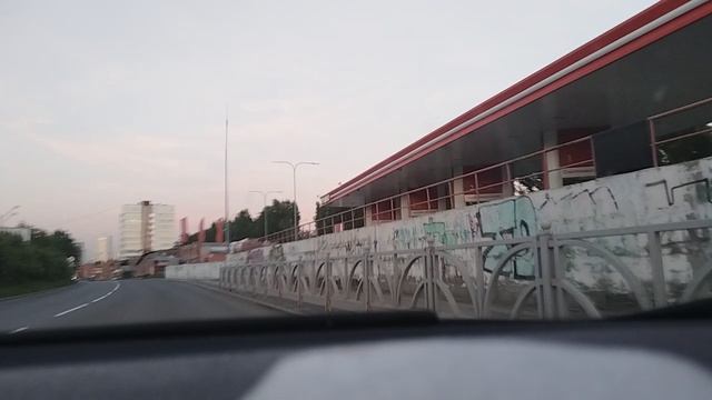 За рулём в выходной день: расслабленная прогулка с доставкой