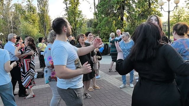 Букет из белых роз... 01.06.25...